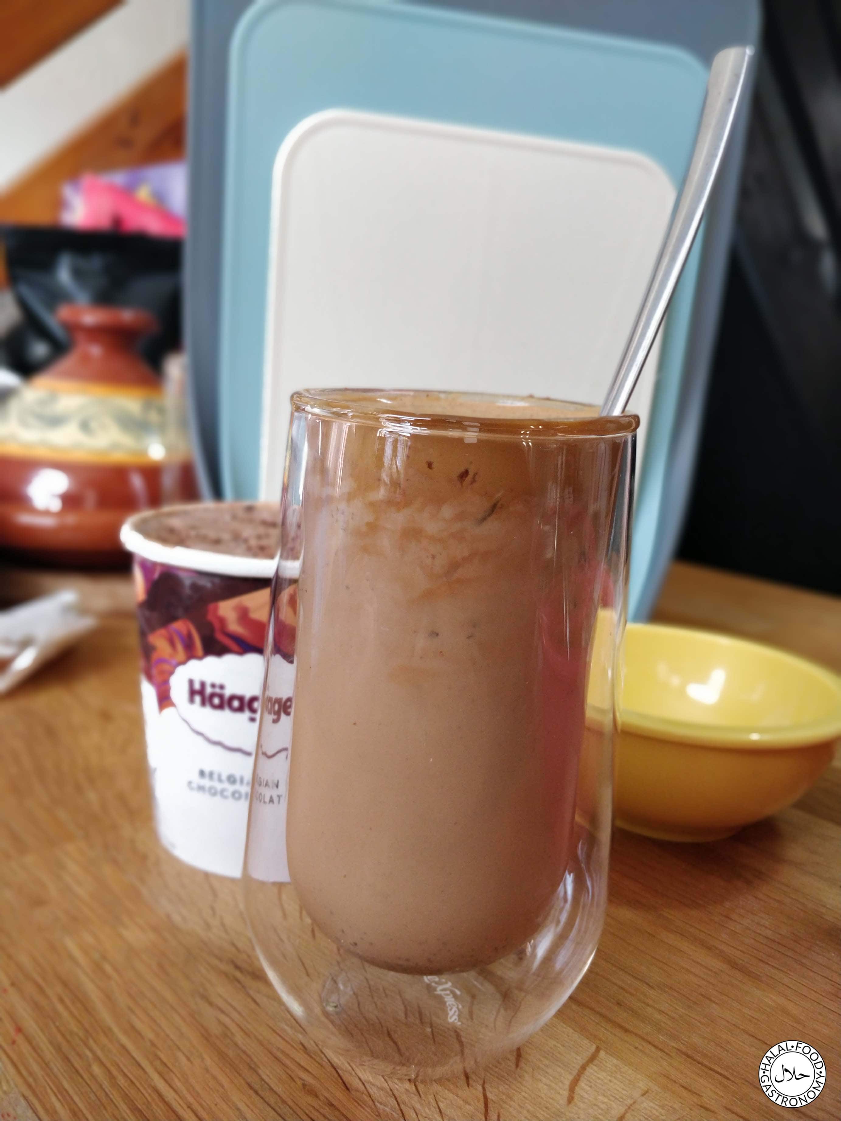 How to make a delicious Dalgona Coffee - Halal Food Gastronomy